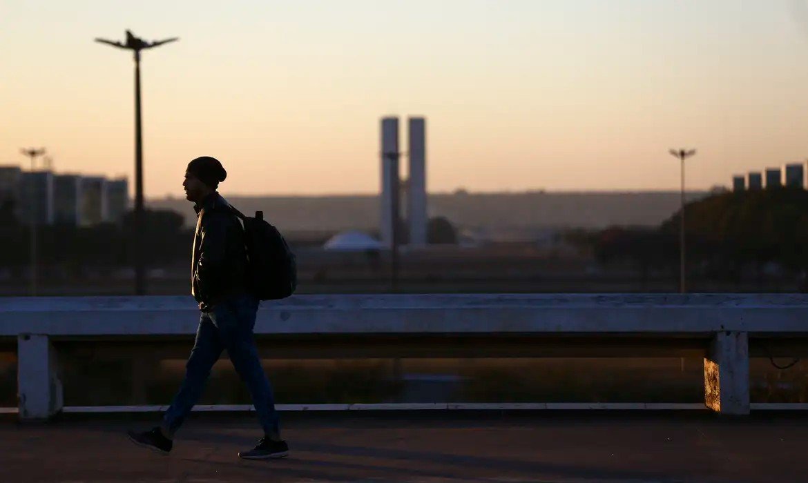 PEC que reduz jornada de trabalho deve beneficiar mais de 650 mil trabalhadores no DF