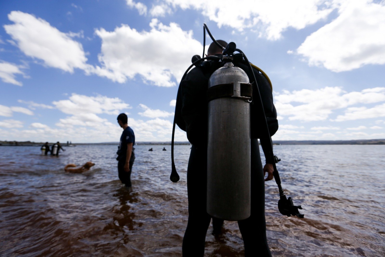 PMDF apreende embarcação superlotada durante fiscalização no Lago Paranoá