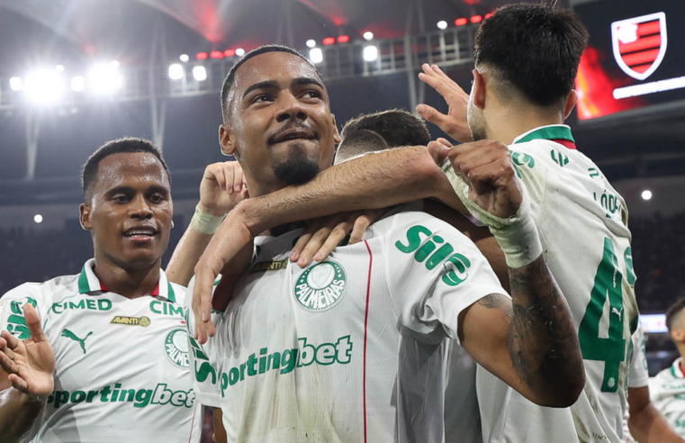 Palmeiras derrota Fla e amplia vantagem na liderança do Brasileiro