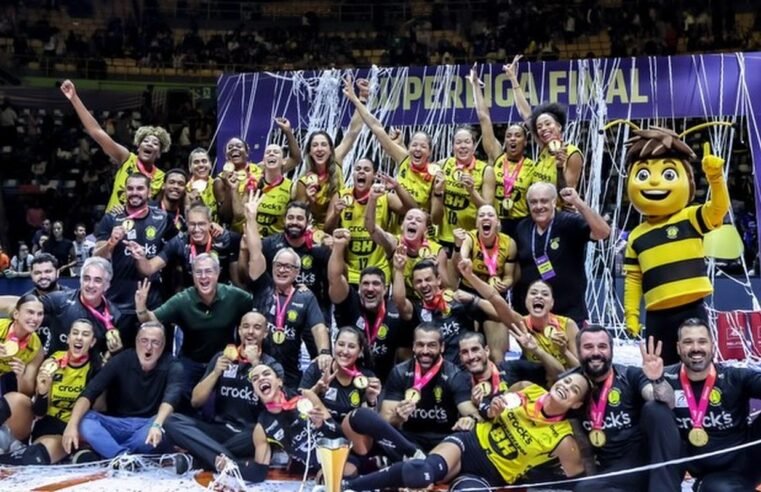 Praia Clube bate Minas e fatura título da Superliga Feminina de vôlei