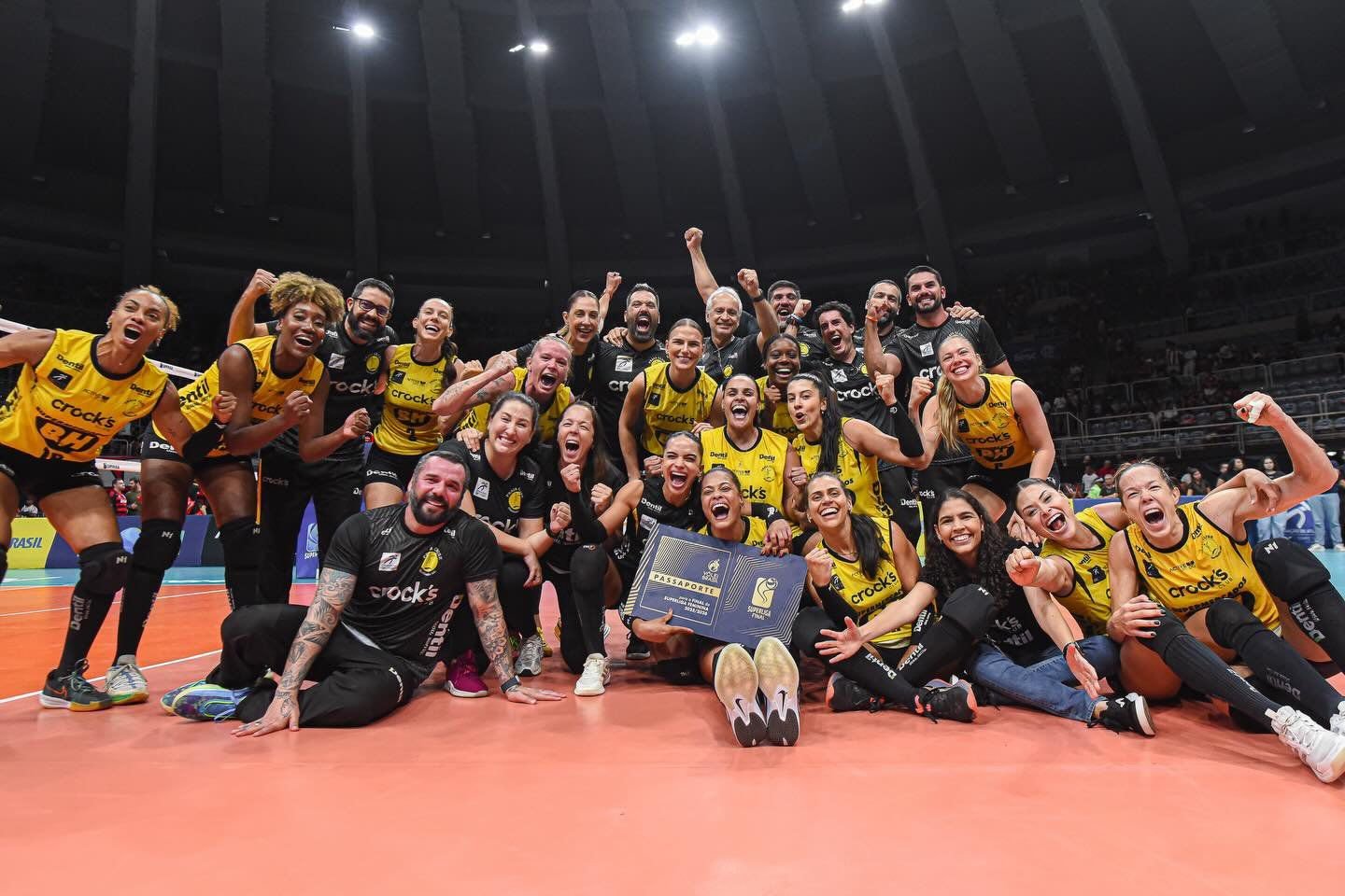 Praia domina, vence Minas em decisão e é campeão da Superliga Feminina
