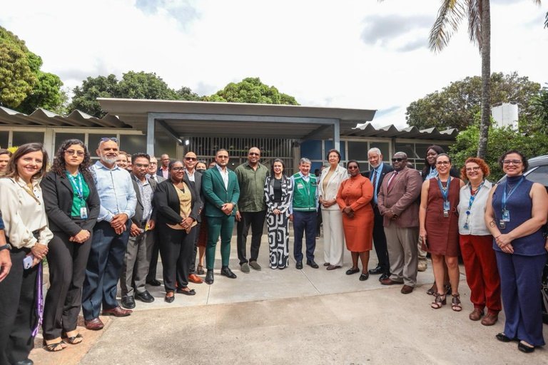 Presidente do Suriname visita CRAS no Distrito Federal