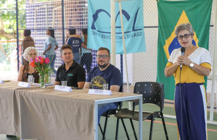 Professor do DF retorna do CERN com recepção festiva em escola