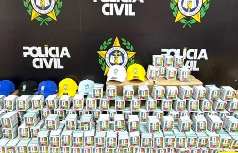 RJ: Polícia apreende mais de 200 mil figurinhas falsificadas da Copa