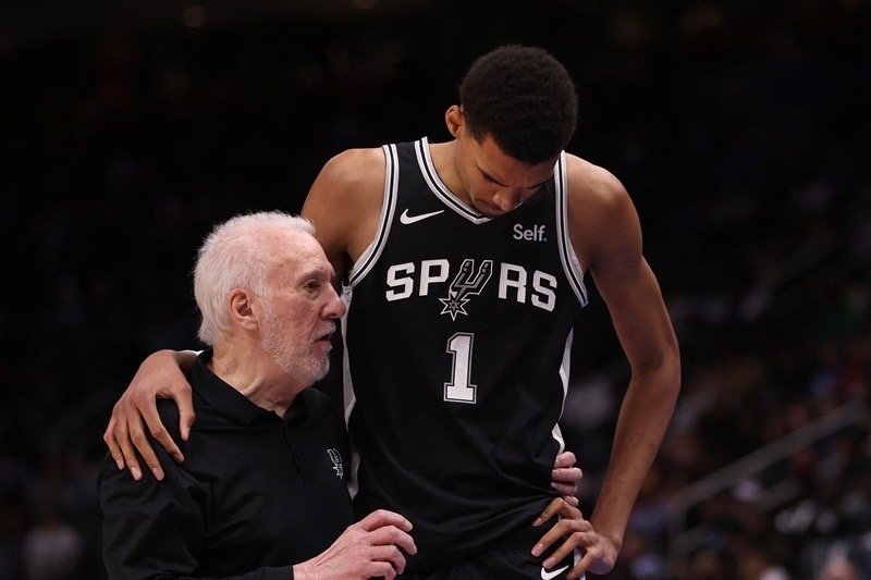 San Antonio Spurs atropelam Wolves, empatam série e têm apoio de Gregg Popovich nos ajustes
