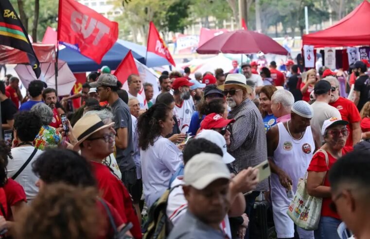 Sindicatos protestam contra escala 6×1 no Dia do Trabalhador em Brasília