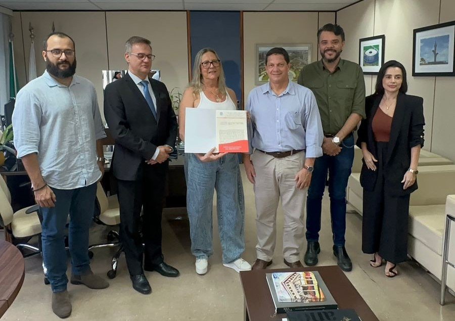 Terracap entrega novas escrituras a moradores de Vicente Pires