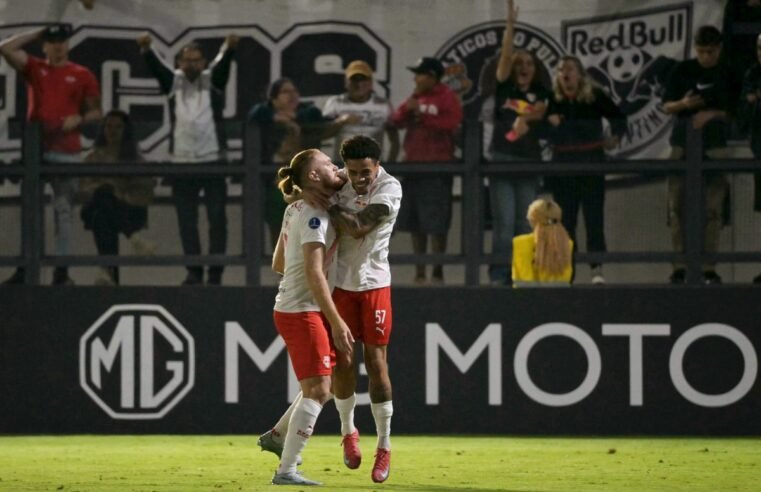 Tiago Volpi faz 18ª de pênalti na carreira e Red Bull Bragantino supera Vitória no Brasileirão