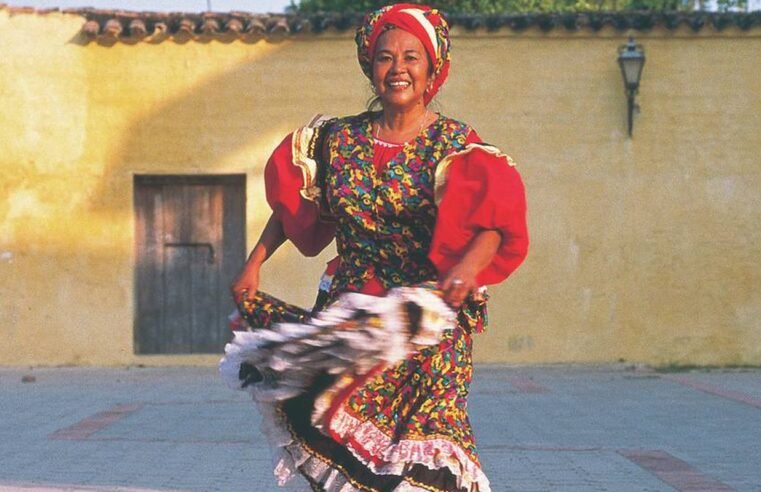 Totó La Momposina, ícone da cultura colombiana, morre aos 85 anos