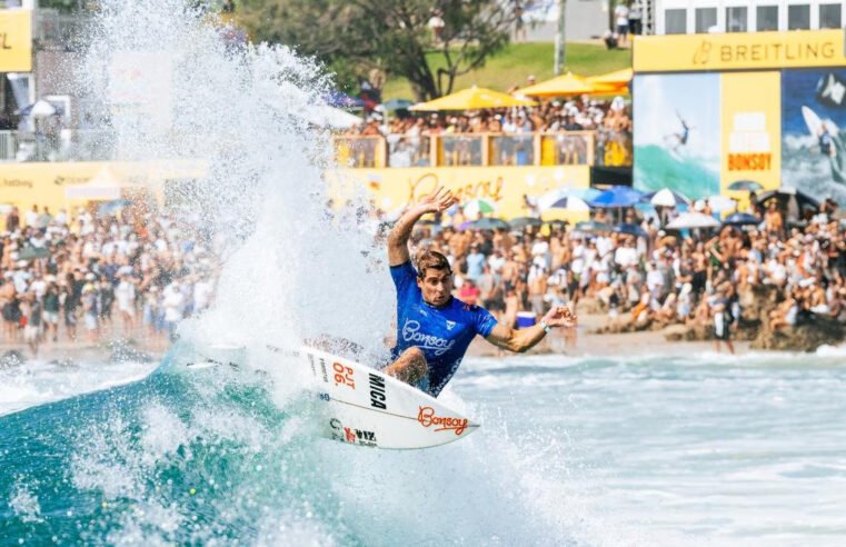 Tubarão paralisa etapa do Mundial de Surfe após vitórias de Medina e cia