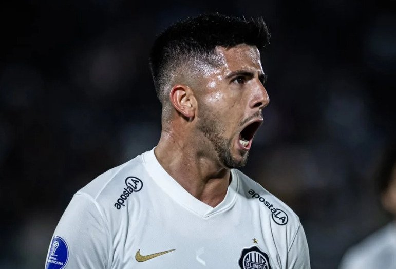 Vasco sofre virada do Olimpia no Paraguai e perde liderança do grupo na Sul-Americana