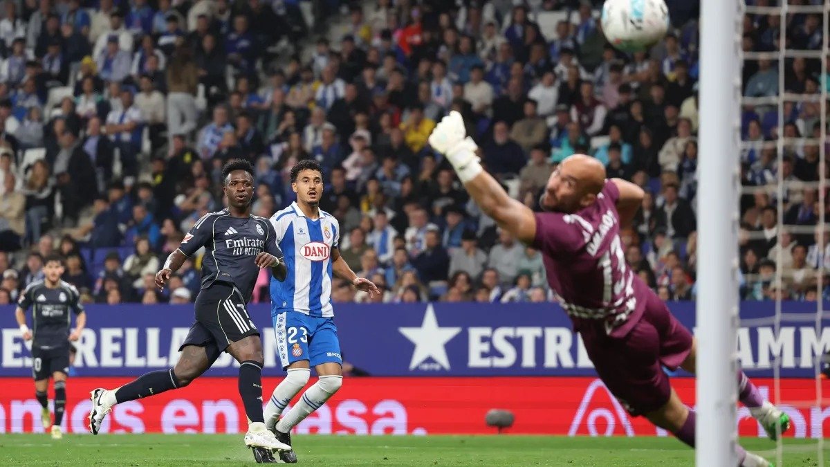 Vinícius Júnior atinge 20 gols pela 5ª temporada seguida e iguala ídolos do Real Madrid