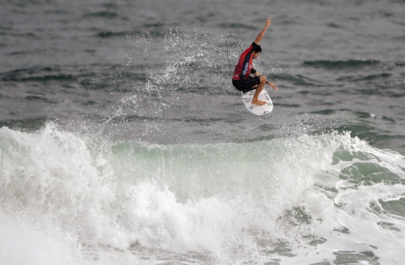 WSL: Yago Dora conquista primeira nota 10 e encara Ítalo Ferreira nas semifinais em Raglan