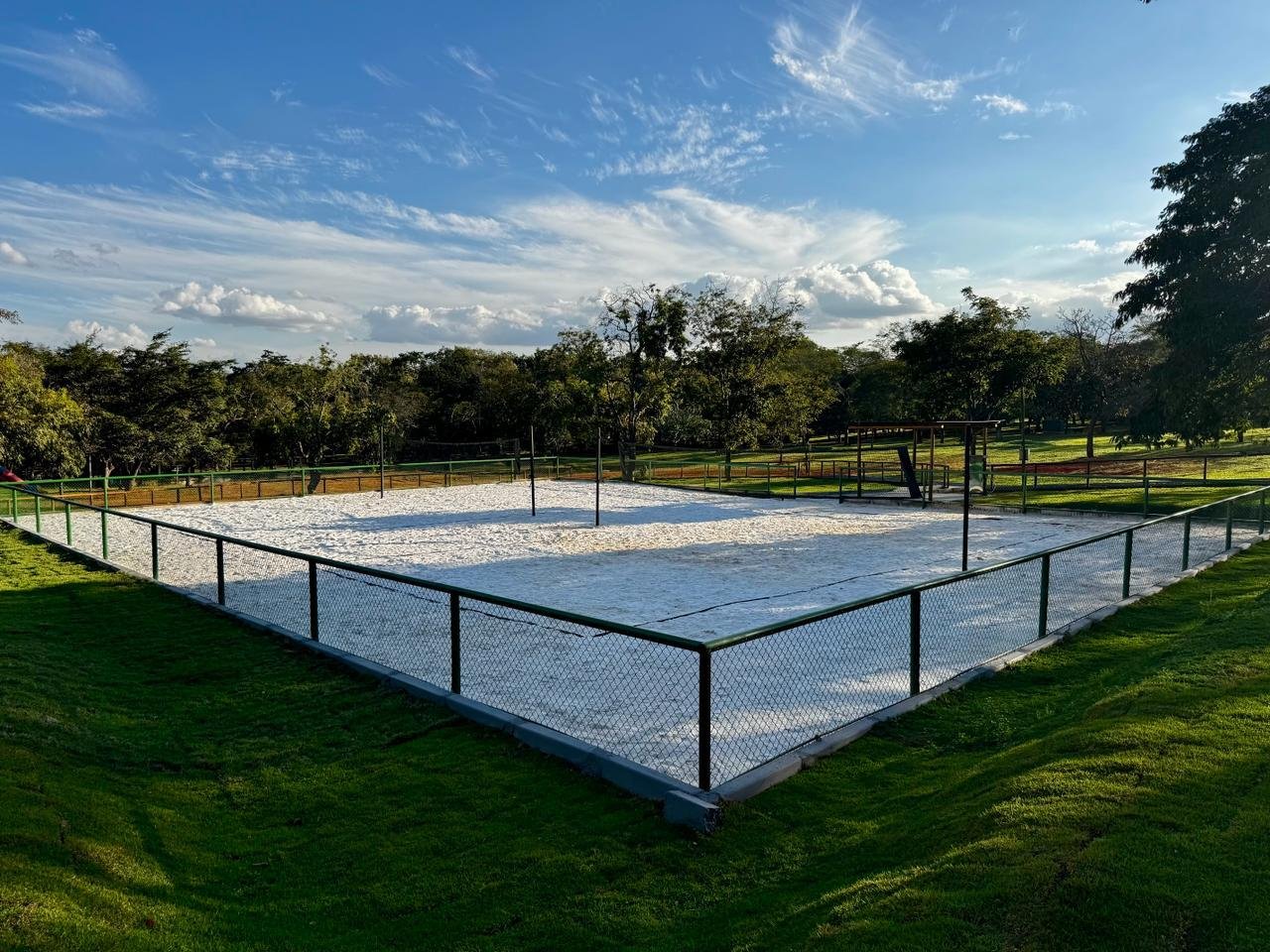 Zoológico de Brasília amplia estrutura com reforma de banheiro e novo espaço esportivo