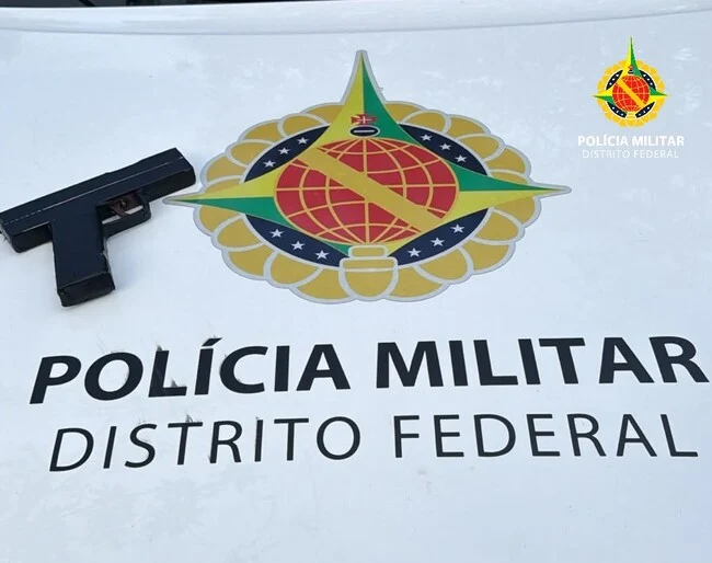 Adolescentes são apreendidos com arma de fogo após denúncia no Itapoã