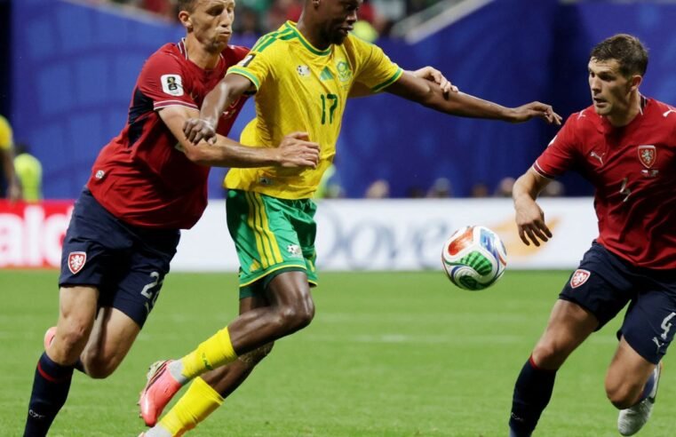 África do Sul sofre gol aos 6 min, reage e empata com República Tcheca