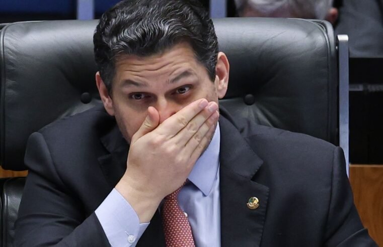 Alcolumbre mantém silêncio sobre 6×1 e oposição tenta preservar escala