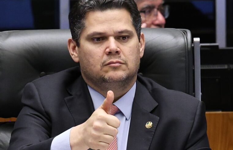 Alcolumbre sugere “melhorar” 6×1 e quer passar PEC por comissões