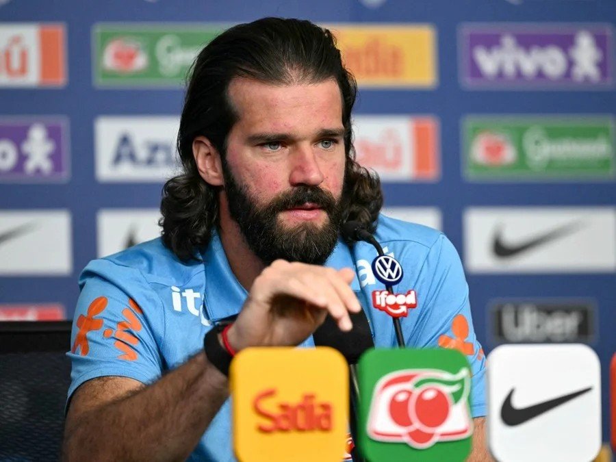 Alisson considera positivo Seleção gerar dúvidas antes da Copa