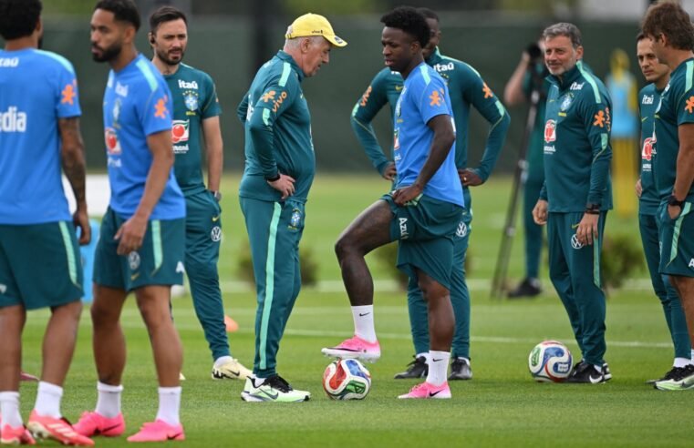Ancelotti projeta repetir escalação e simula defesa do Japão em treino da seleção