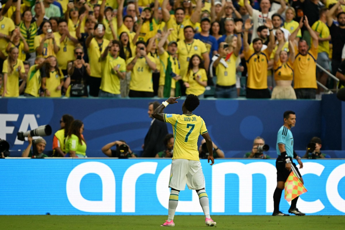 Árbitros criticam anulação de gol de Vini Jr. no jogo contra a Escócia na Copa