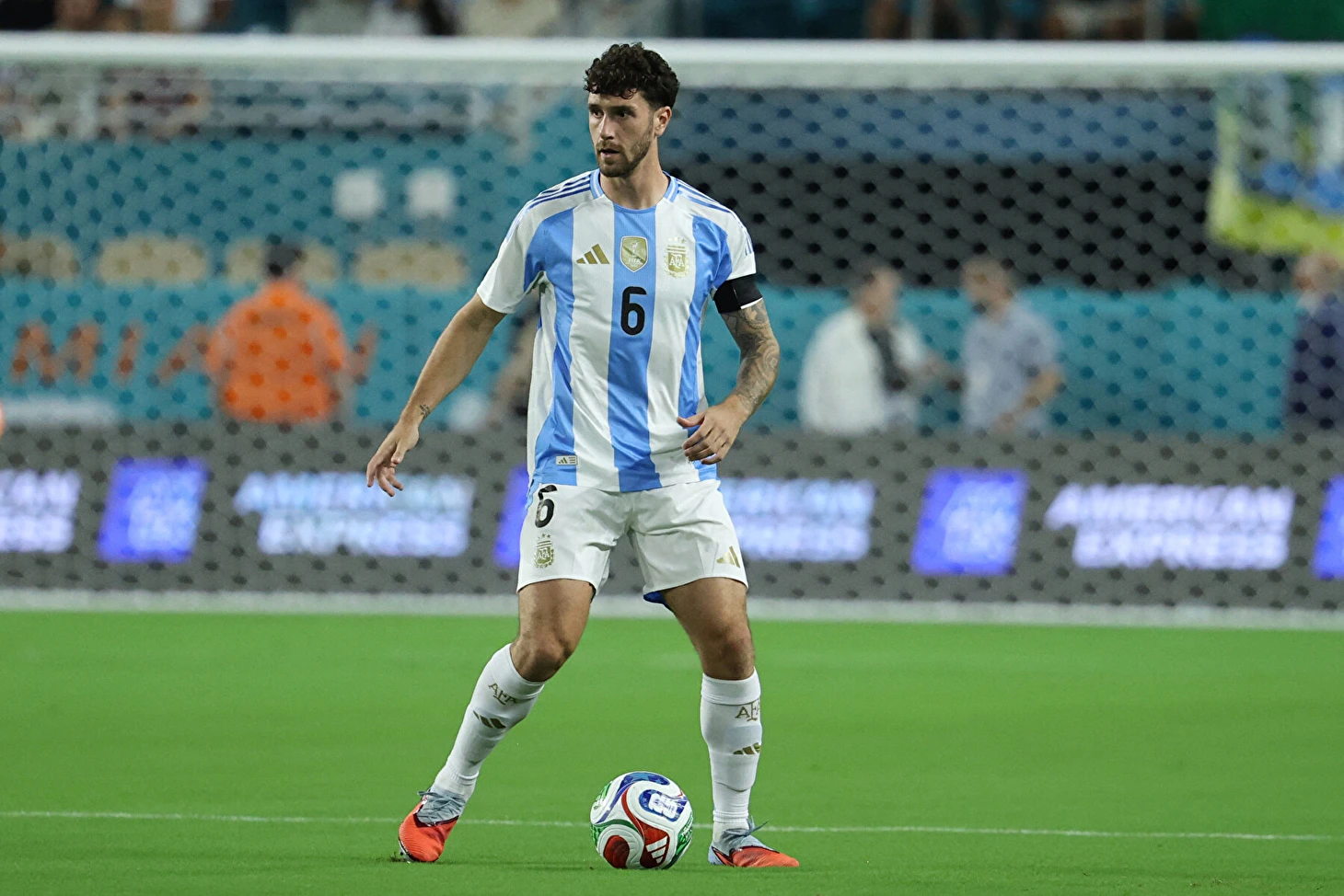 Argentina convoca Marcos Senesi para Copa do Mundo após corte de Balerdi por lesão