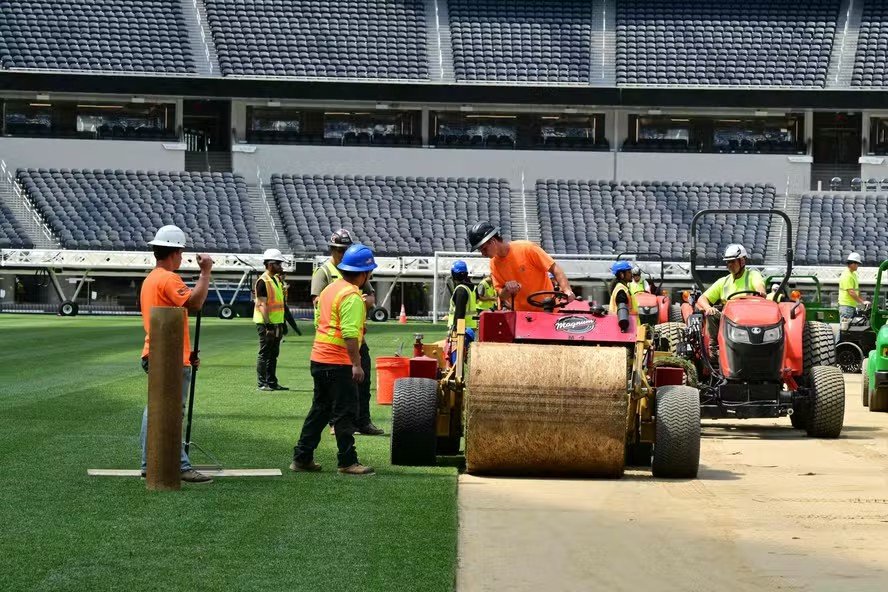 Arquibancadas, gramado, logotipos: estádios da NFL se transformam para a Copa do Mundo
