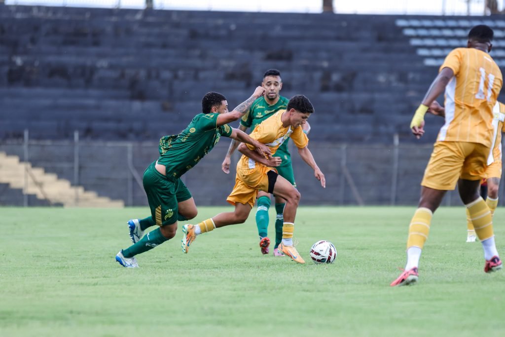 Brasiliense empata em casa e se complica na Série D