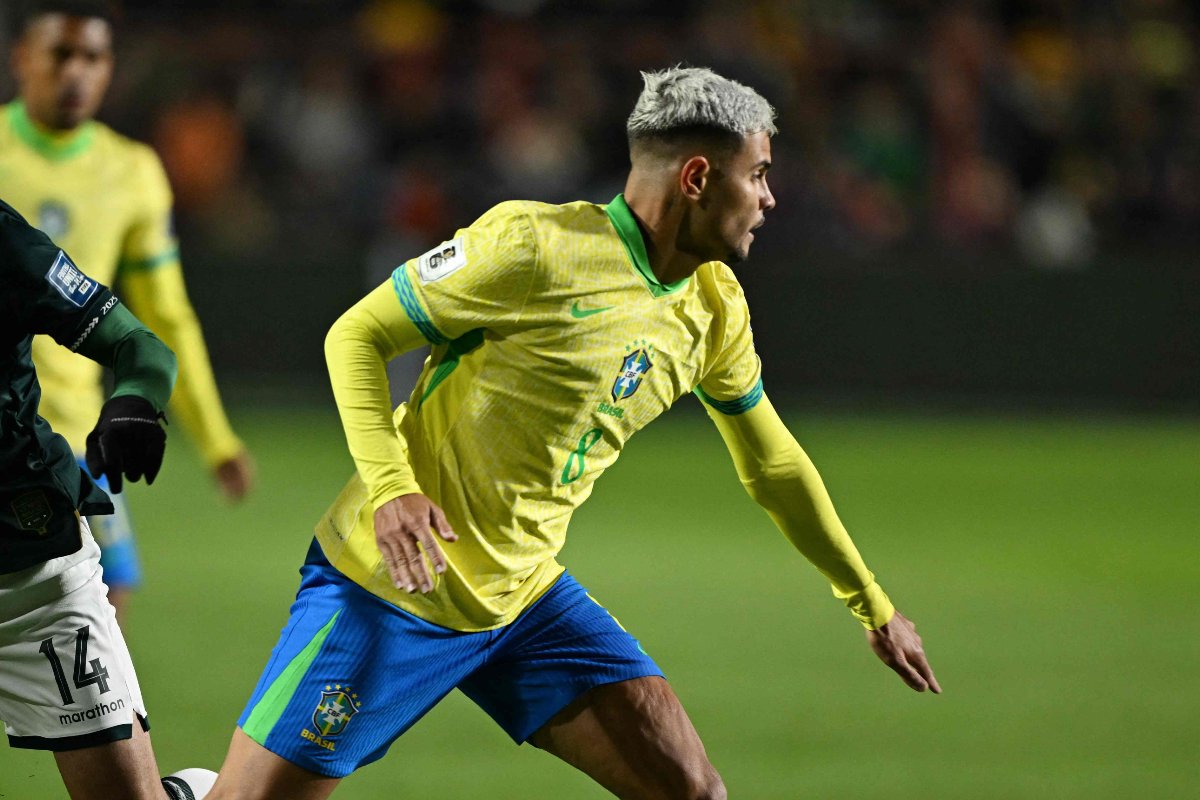 Bruno Guimarães pede respeito aos jogadores da Seleção após críticas