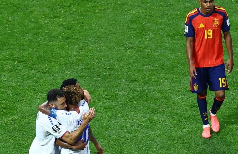 Cabo Verde segura Espanha e estreia em Copas com empate histórico