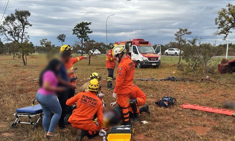 Capotamento no Lago Oeste mobiliza bombeiros e deixa dois feridos
