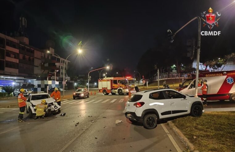 Colisão entre dois carros deixa homem ferido na Asa Norte