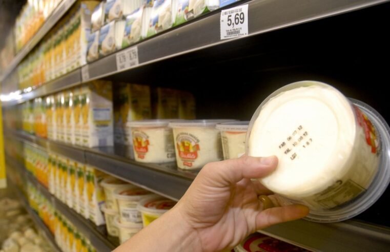 Com calculadora na mão, brasiliense mantém consumo mesmo com desaceleração do varejo