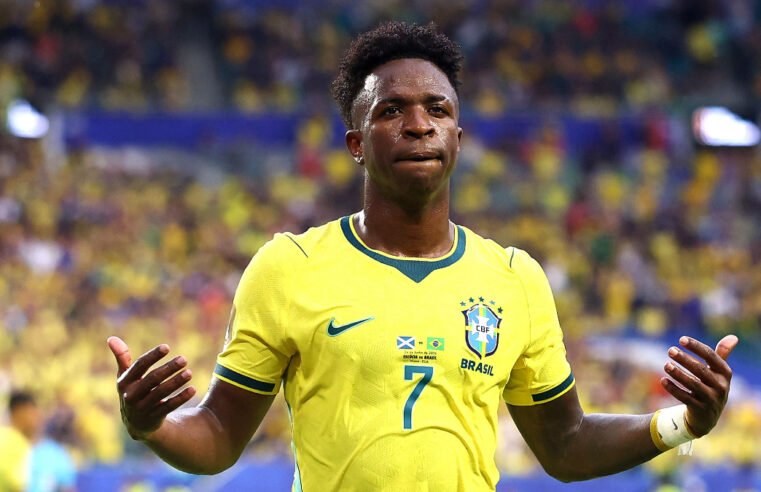 Com dois gols contra a Escócia, Vini Jr. entra na disputa pela Chuteira de Ouro