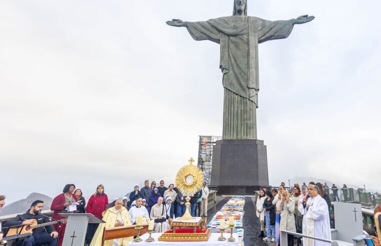 Cristo Redentor inova com tapete de patchwork no Corpus Christi