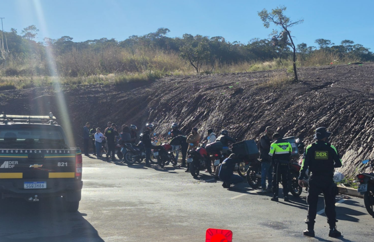 DER-DF apreende moto clonada e faz 45 autuações no DF