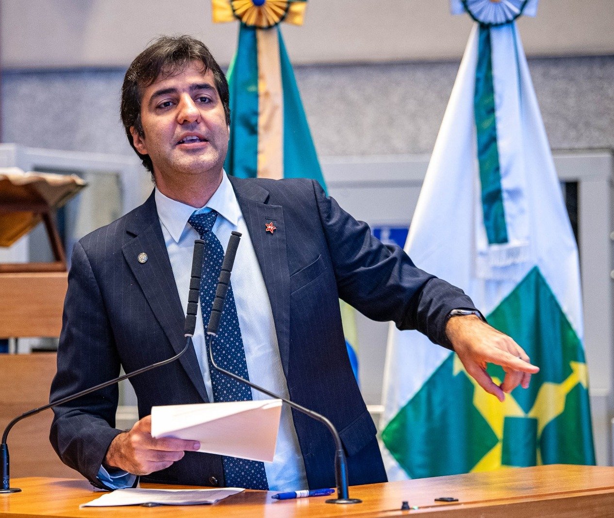 Deputado aciona Ministério Público por suspeita de desvio de R$ 5 milhões na Educação do DF