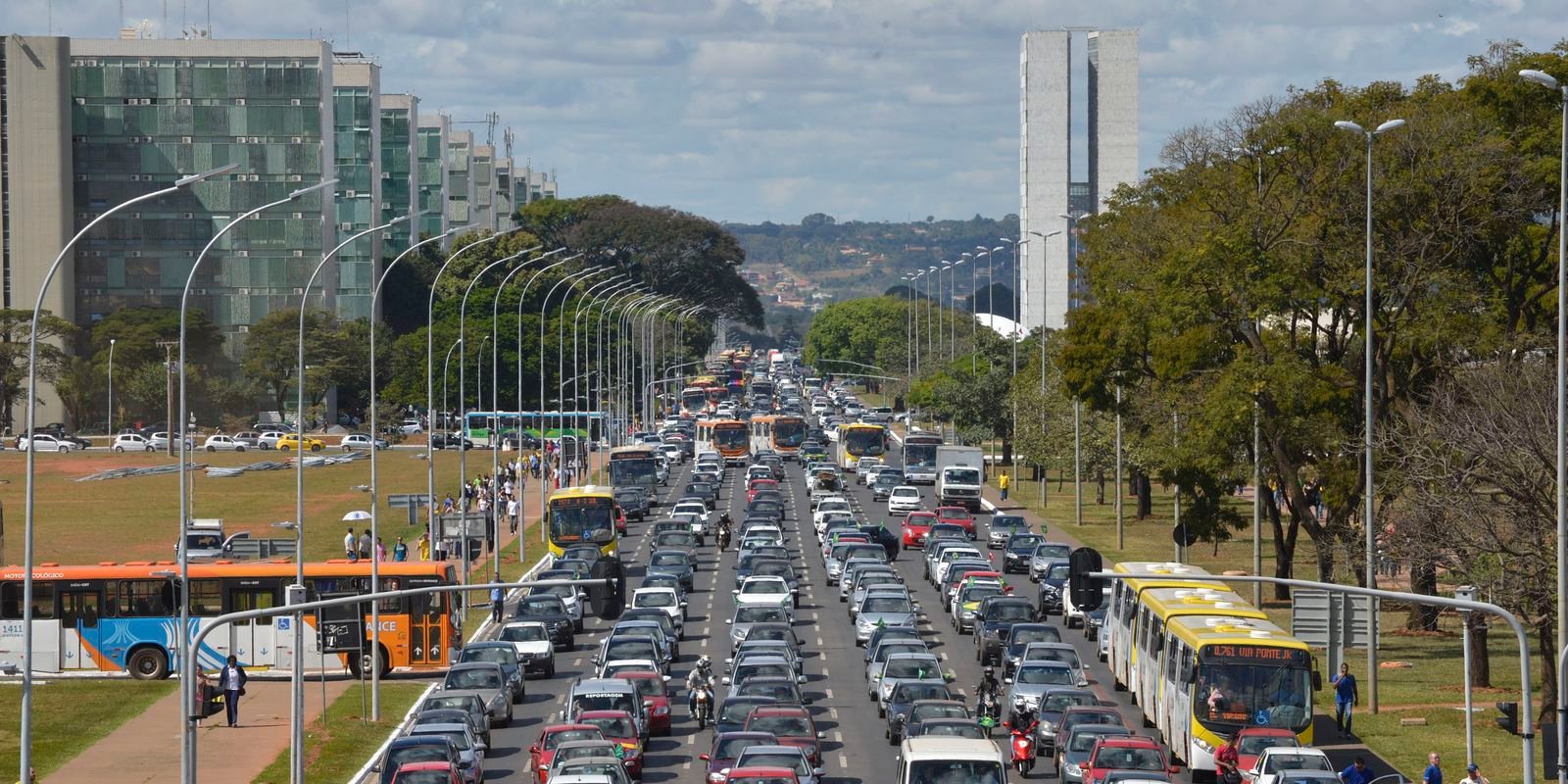 Detran-DF altera trânsito no Eixo Monumental neste fim de semana