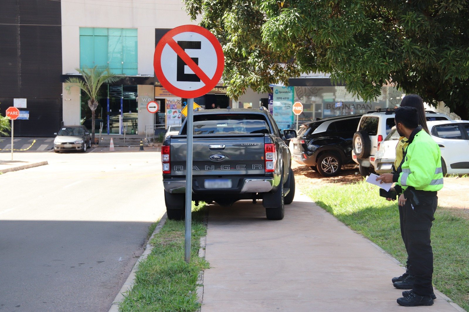 Detran aplica quase 600 multas de estacionamento por dia no DF