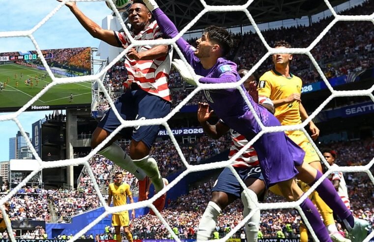 Estados Unidos bate a Austrália e fica perto da classificação