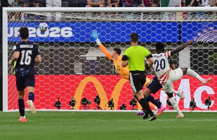 Estados Unidos vão vencendo o Paraguai e encaminham estreia positiva na Copa