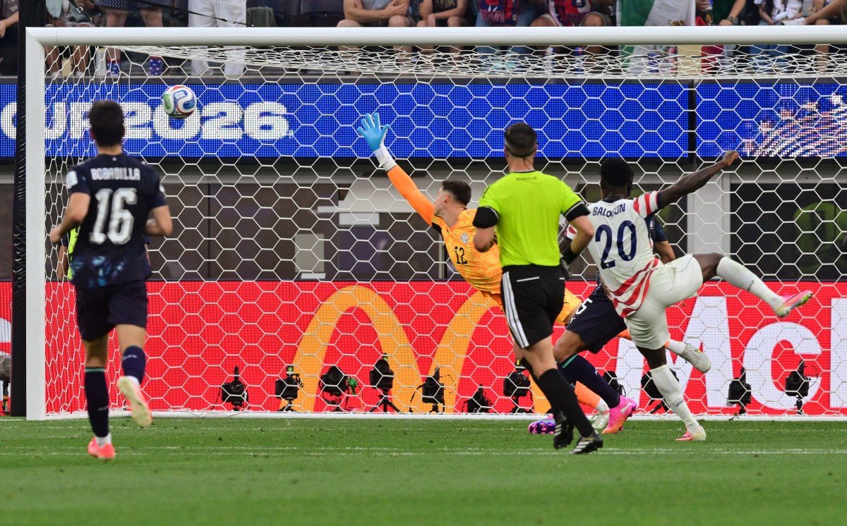 Estados Unidos vão vencendo o Paraguai e encaminham estreia positiva na Copa