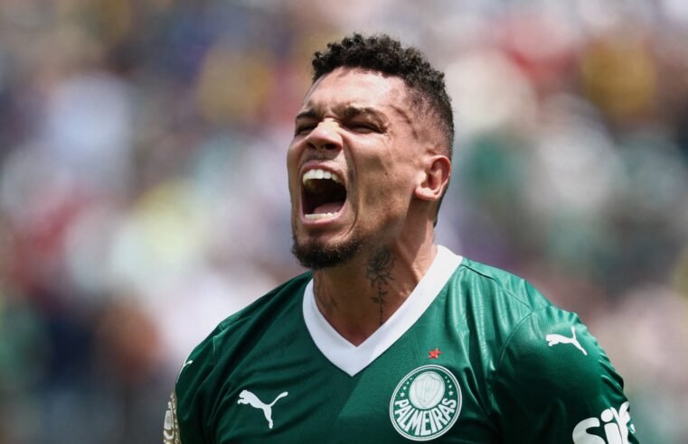 Expulsão, gol de Paulinho, anulação polêmica e pênalti perdido: Palmeiras bate Chape