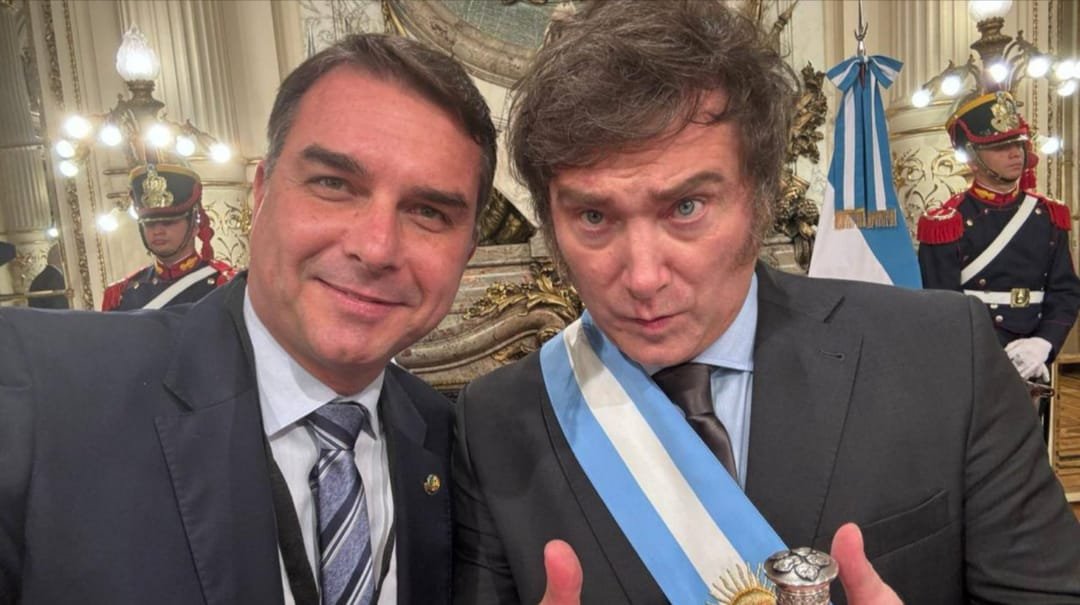 Flávio encontra Milei e prevê vitória da direita no Brasil