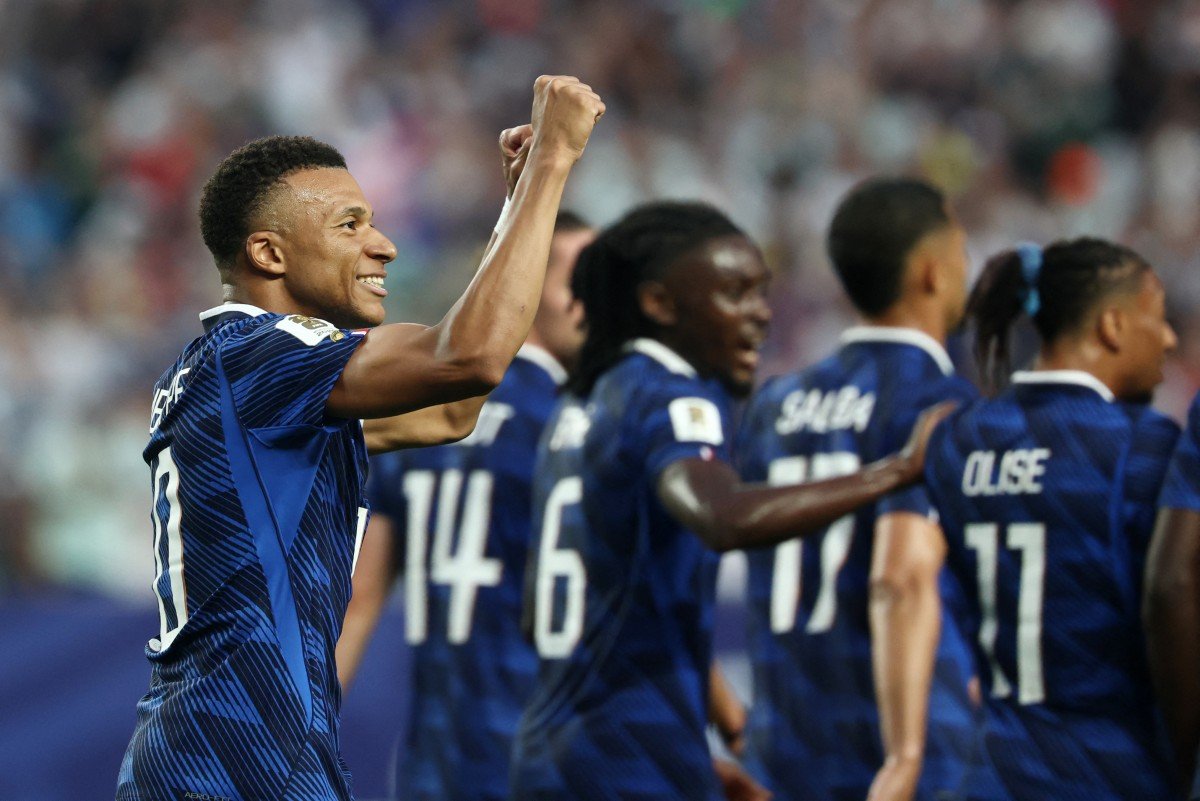 França vence Iraque (3-0) com dois de Mbappé e vai aos 16-avos de final da Copa