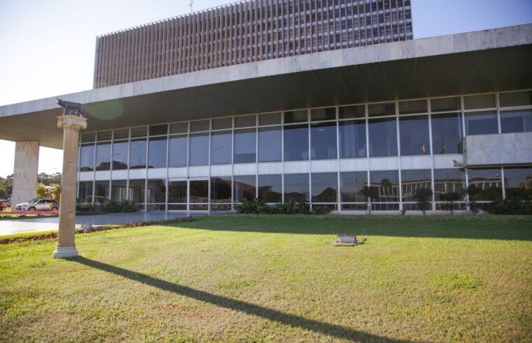 GDF decreta ponto facultativo na segunda após jogo do Brasil