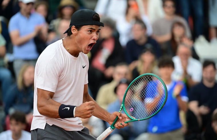 Guto atropela e conquista título inédito para o Brasil em Roland Garros