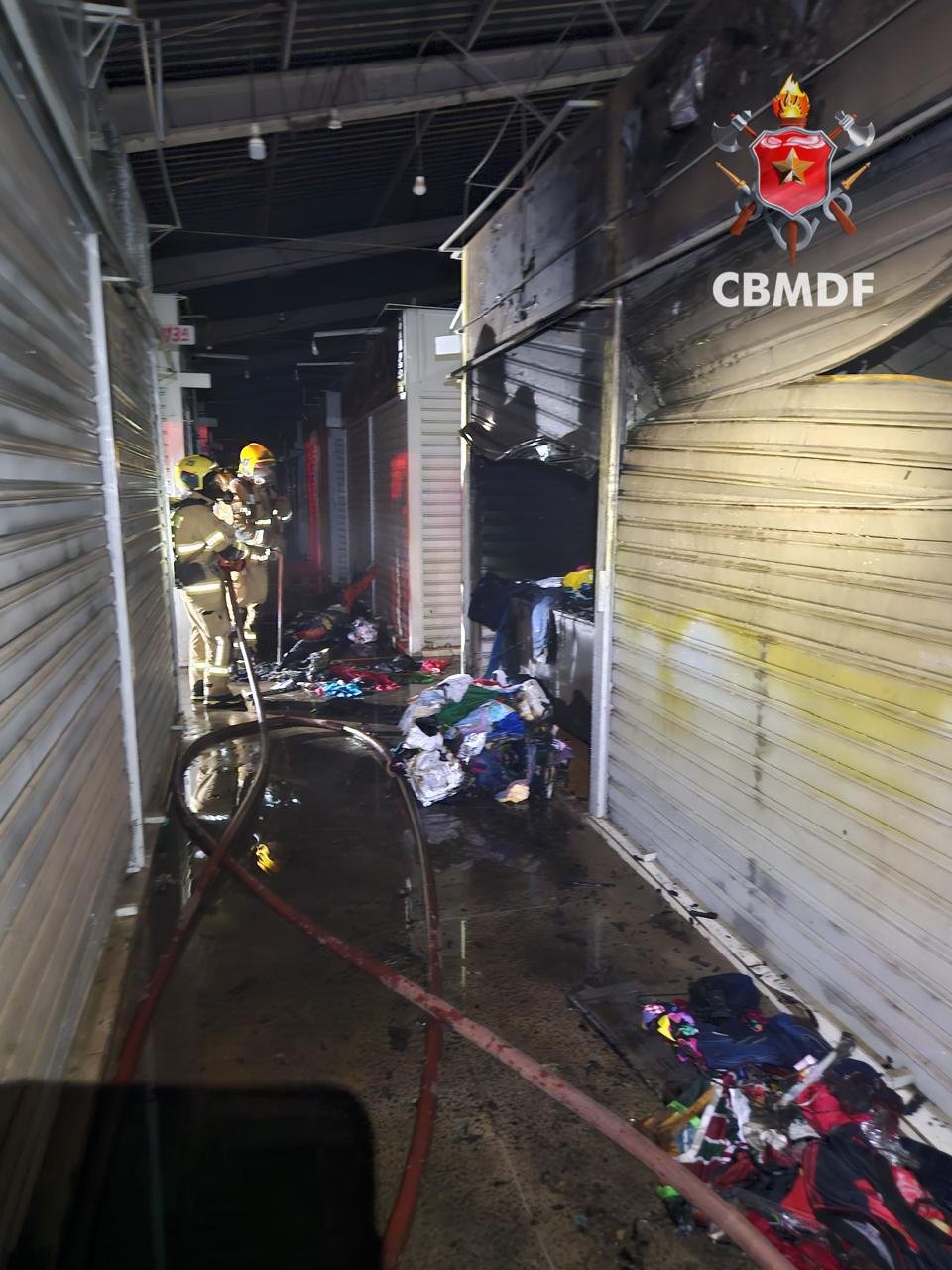 Incêndio atinge quatro boxes da Feira Permanente de São Sebastião durante a madrugada