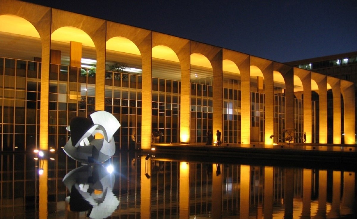 Itamaraty troca diplomacia por lacração nas redes