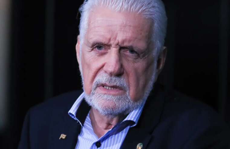 Jaques Wagner anuncia saída da liderança do governo no Senado